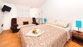 Apartamento con piscina climatizada y barbacoa - Image 4