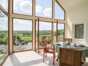Cottage with garden - Image 3