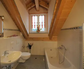 Apartment with sauna & garden - Image 3