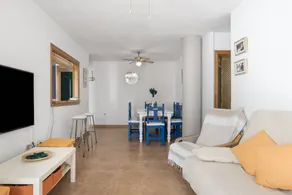 Agréable appartement de vacances convivial et familial avec barbecue, piscine et terrasse | Vue montagne | Plage à proximité | Idéal pour le télétravail - Image 4