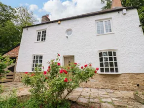 Cottage with garden, jacuzzi & terrace - Image 4