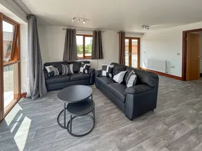 Cottage with garden | River view - Image 2