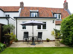 Cottage with garden - Image 3