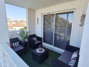 Apartment with pool - Image 5