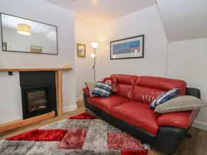 Cottage with garden & terrace - Image 2