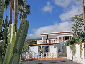 Flat with garden & terrace - Image 2