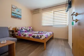 Holiday home with barbecue & garden | Next to the beach - Image 3