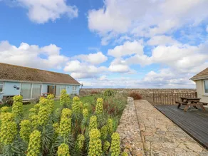 Cottage with garden - Image 4