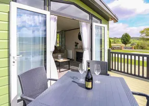 House with hot tub - Image 3