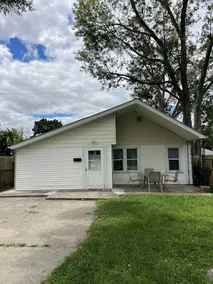 Modern & Renovated 3BD1BA Home Quiet & Cozy - Image 3
