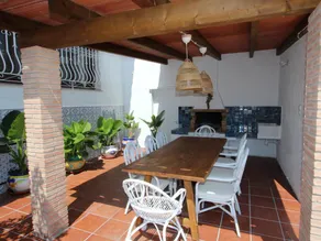 Cottage with garden, BBQ & private pool - Image 4