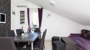 Flat with terrace - Image 2
