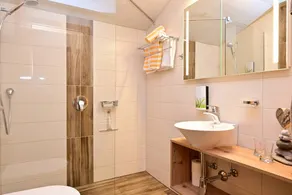 Holiday apartment with sauna & garden | Mountain view - Image 5