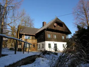 Holiday home with barbeque, terrace & garden - Image 4