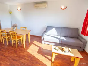 Apartment with heated pool - Image 5