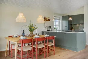 Holiday home with hot tub, BBQ & terrace - Image 5