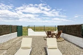Oasis Premium Costa Brava – Apartment with Garden, Pool, and Beach 50 m Away - Image 2