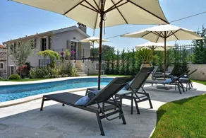 Voll ausgestattete Villa mit Garten, privatem Pool und Terrasse - Image 3