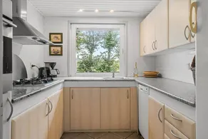 Holiday home with terrace & BBQ - Image 4