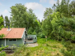 Child-friendly holiday home with sauna - Image 3