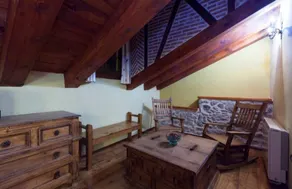 Ample holiday home with BBQ & garden - Image 2