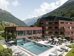 Aparthotel with terrace, heated pool & hot tub | Suitable for remote work - Image 2