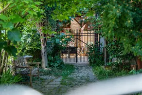 Grande casa totalmente attrezzata con terrazza e giardino | Vista sul giardino | Perfetta per il lavoro da remoto - Image 2