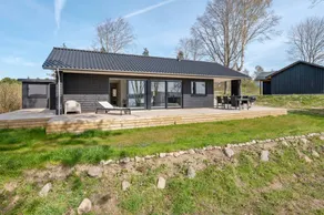 Spacious holiday home with sauna, terrace & jacuzzi | Sea view - Image 3