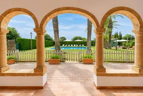 House with pool, garden & BBQ - Image 2