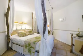 Agapanthe Guest Room with Sea View, Wi-Fi & Air Conditioning - Image 2