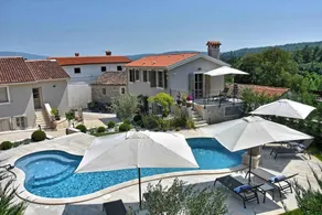 Fully equipped spacious villa with barbecue, garden & private pool - Image 2