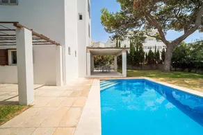 Villa mit privatem Pool, Garten und Terrasse - Image 3