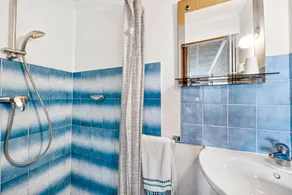 Bed and Breakfast 'Chambre Verte' with Mountain View, Shared Terrace and Wi-Fi - Image 5