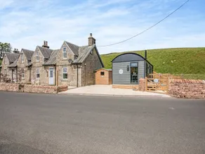 Cottage with garden - Image 3