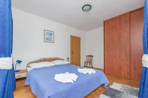 Holiday apartment with garden & barbecue | Sea view | Beach nearby - Image 4