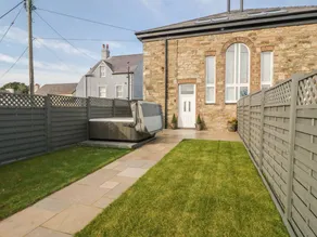 Family-friendly cottage with hot tub & garden | Beach view | Dogs allowed - Image 2