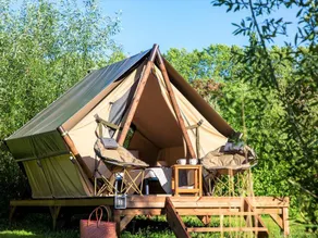 Tent with pool - Image 3