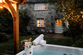 Family-oriented lovely cottage with garden & jacuzzi | Pets allowed - Image 2