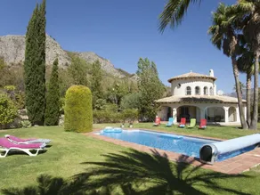 Villa with barbeque, private pool & garden - Image 3
