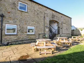 Cottage with garden & pool - Image 4