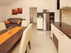 Flat with barbecue & pool - Image 3