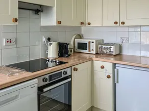 Cottage with barbecue & garden | River view - Image 5