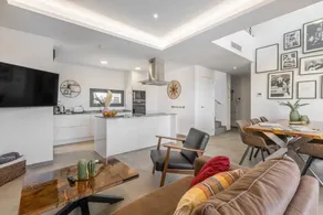 Fully equipped ample villa with barbeque, terrace & private pool | City view - Image 4