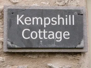 Child-friendly cottage with terrace - Image 3
