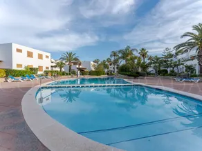 Apartment with terrace & pool - Image 5