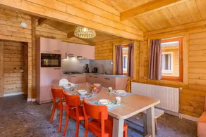 Lodge with terrace - Image 3