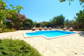 Fully equipped beautiful villa with terrace, barbecue & garden | Pets allowed - Image 2