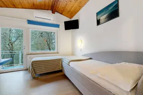 Flat with garden & pool | Lake view - Image 4