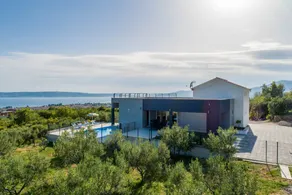 Villa with hot tub, fast internet & barbeque | Beach view - Image 3