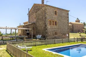 Villa with barbeque, garden & private pool - Image 4